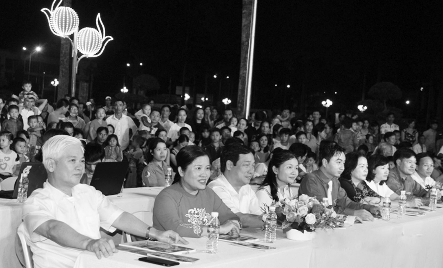Các đồng chí lãnh đạo tỉnh dự Lễ hội Văn hóa - Ẩm thực "Bình Phước - 20 năm một chặng đường phát triển"